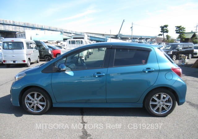 2011 TOYOTA VITZ RS