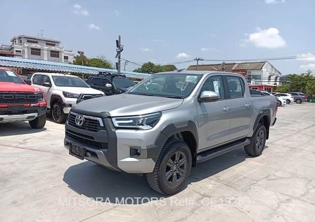 2023 TOYOTA HILUX 2.4