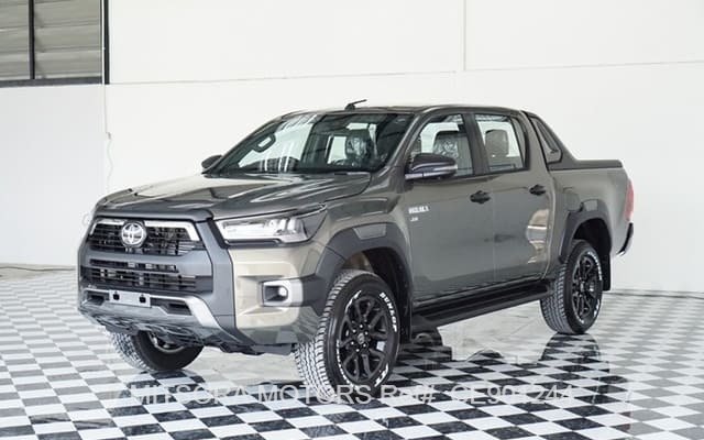 2023 TOYOTA HILUX 2.8
