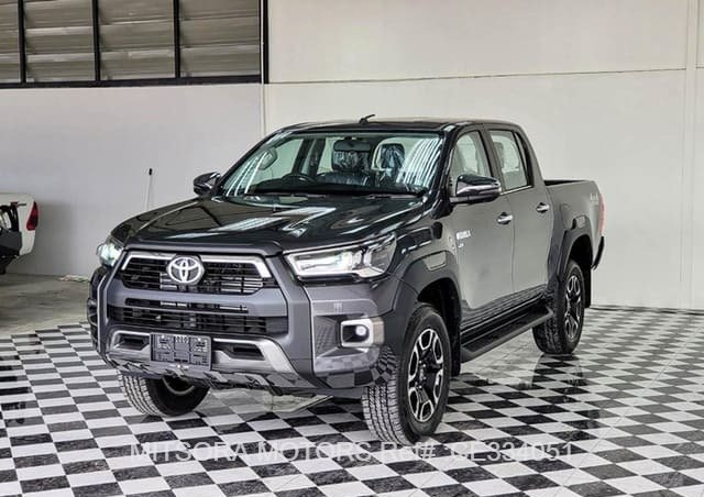 2023 TOYOTA HILUX