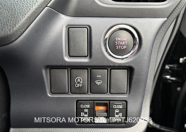 
								2015 TOYOTA VOXY full									