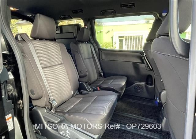 
								2020 TOYOTA VOXY full									