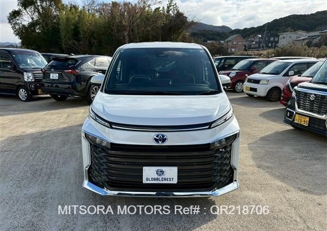 
								2023 TOYOTA VOXY PEARL full									