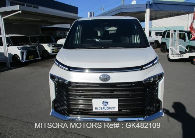 
								2025 TOYOTA VOXY full									