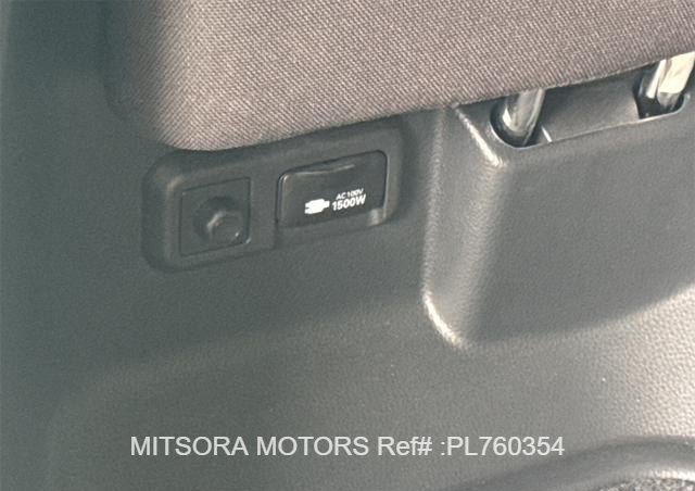 
								2025 TOYOTA VOXY full									