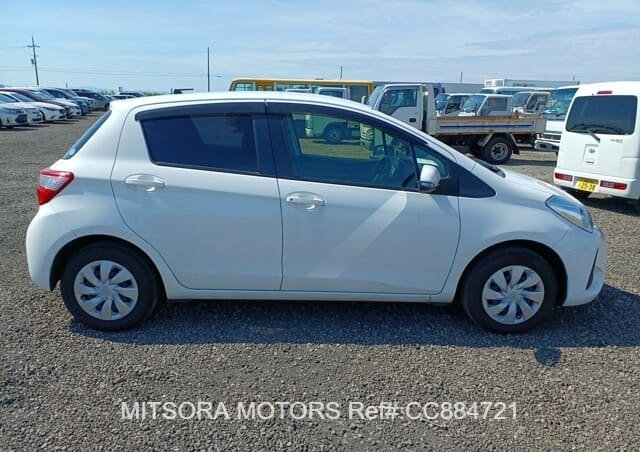 2017 TOYOTA VITZ F