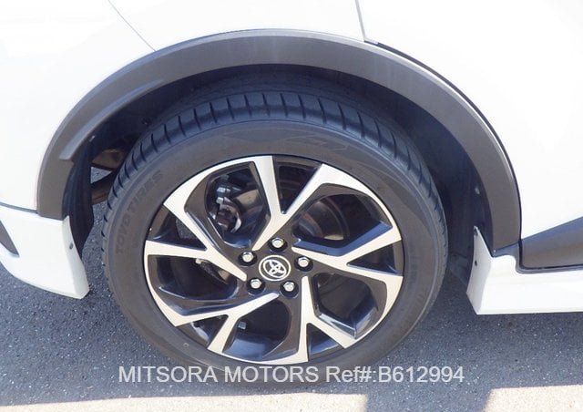 
								2018 TOYOTA C-HR HYBRID G LED EDITION full									