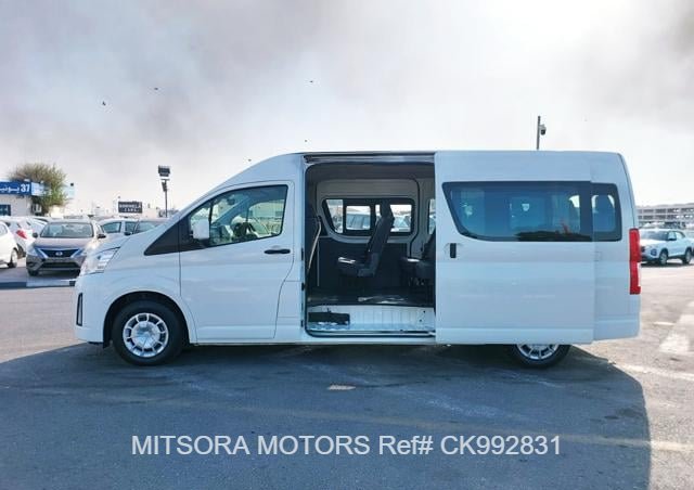 
								2023 TOYOTA HIACE COMMUTER full									