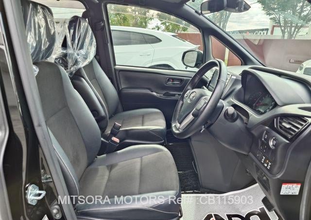 
								2018 TOYOTA NOAH SI full									