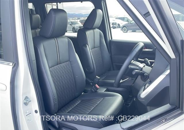 
								2025 TOYOTA NOAH full									