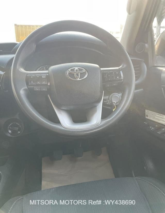 
								2020 TOYOTA HILUX full									