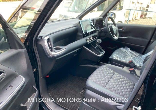 
								2022 TOYOTA VOXY S-Z full									