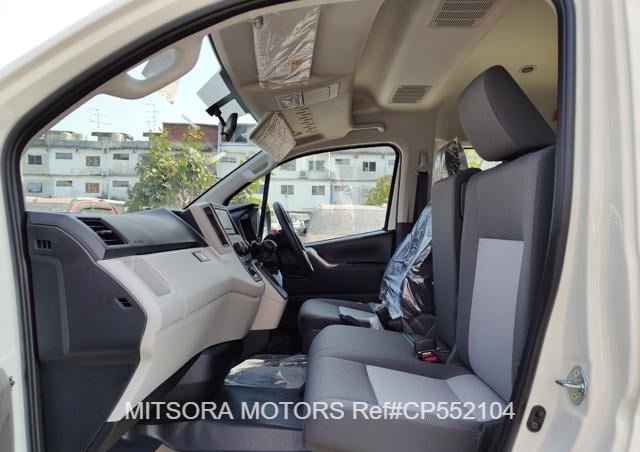 
								2026 TOYOTA HIACE COMMUTER 2.8 AT full									