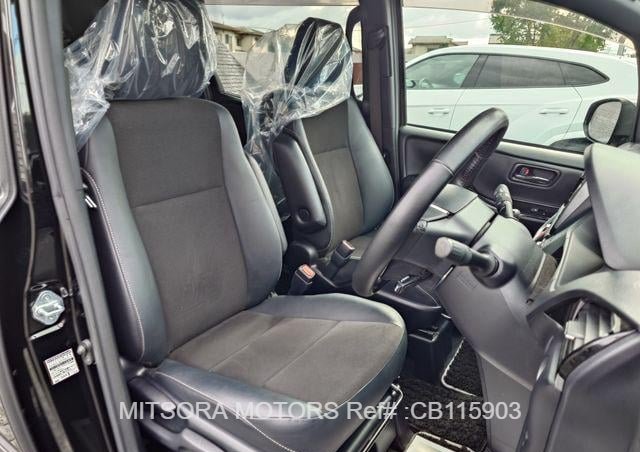 
								2018 TOYOTA NOAH SI full									