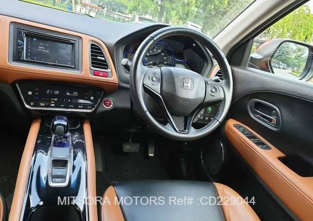 
								2015 HONDA VEZEL full									