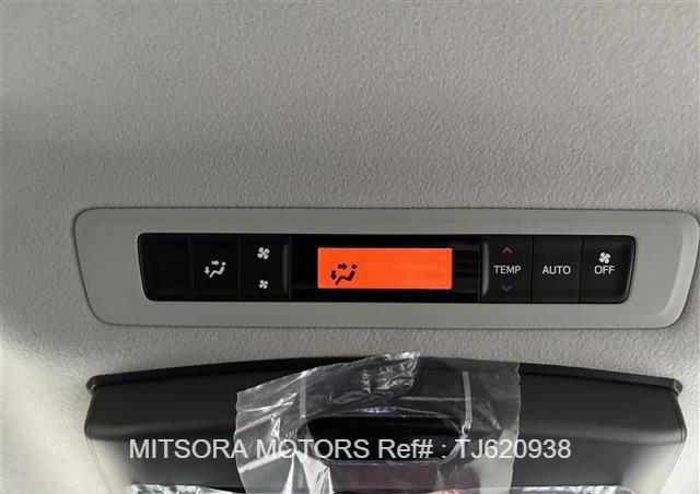 
								2015 TOYOTA VOXY full									