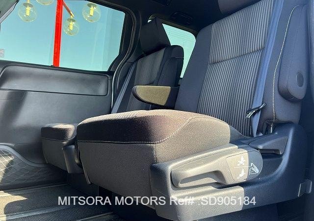 
								2019 TOYOTA VOXY ZS full									