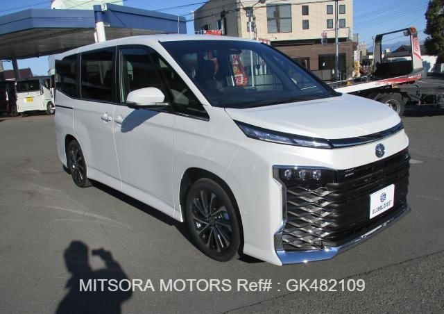 2025 TOYOTA VOXY