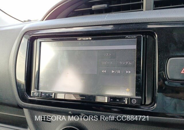 
								2017 TOYOTA VITZ F full									