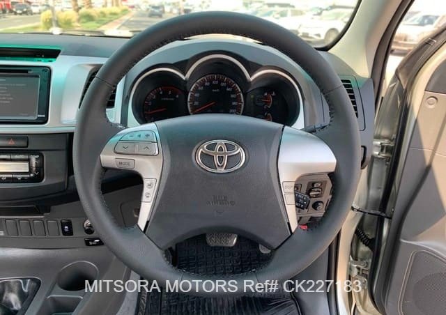 
								2013 TOYOTA HILUX full									