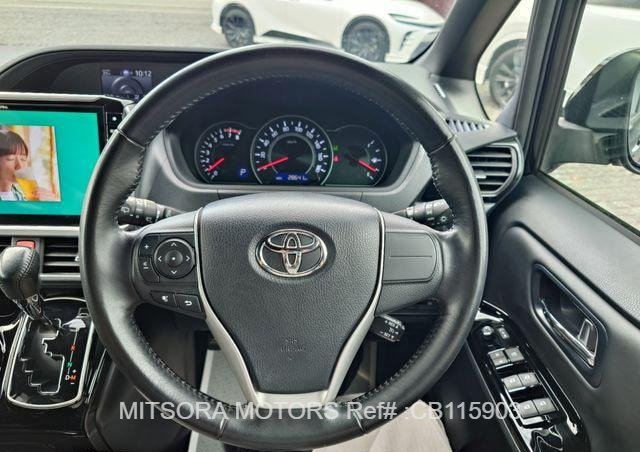 
								2018 TOYOTA NOAH SI full									