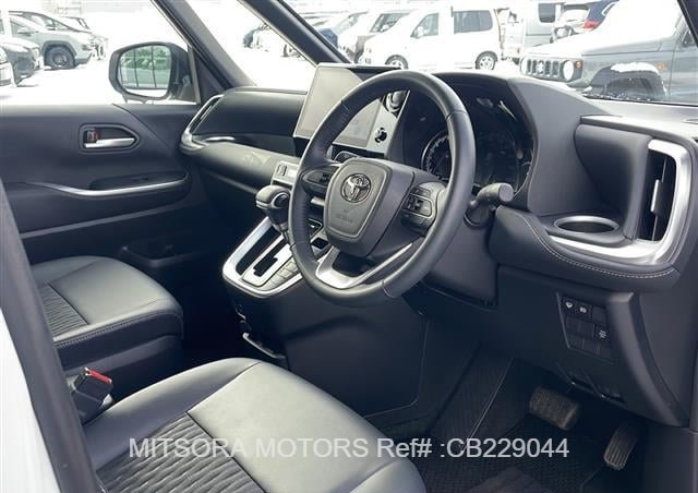 
								2025 TOYOTA NOAH full									