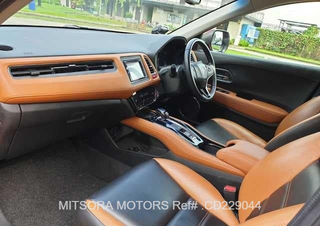 
								2015 HONDA VEZEL full									