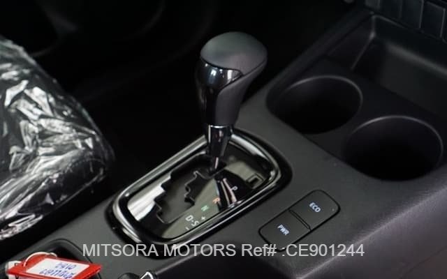 
								2023 TOYOTA HILUX 2.8 full									