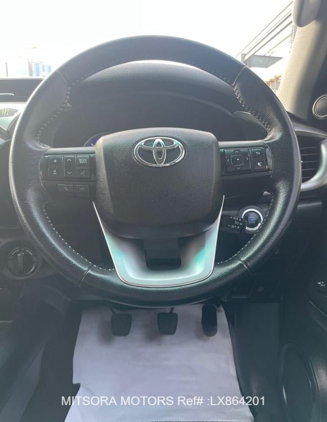 
								2018 TOYOTA HILUX TRUNK COVER full									