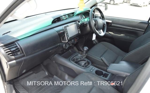 
								2023 TOYOTA HILUX SR5 full									