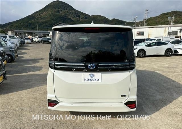 
								2023 TOYOTA VOXY PEARL full									