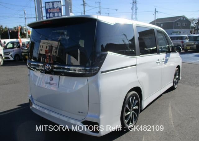 
								2025 TOYOTA VOXY full									