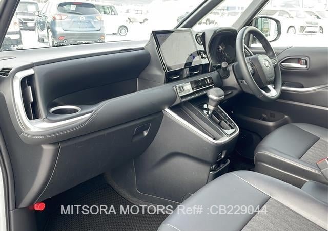 
								2025 TOYOTA NOAH full									