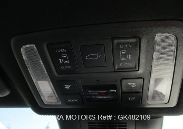 
								2025 TOYOTA VOXY full									