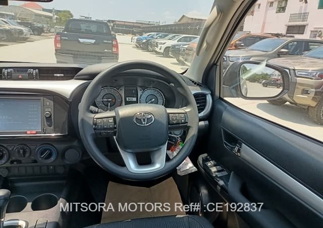 
								2023 TOYOTA HILUX 2.4 full									