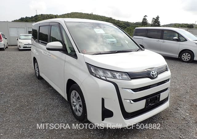 2023 TOYOTA NOAH X