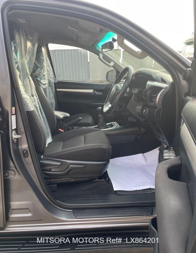 
								2018 TOYOTA HILUX TRUNK COVER full									