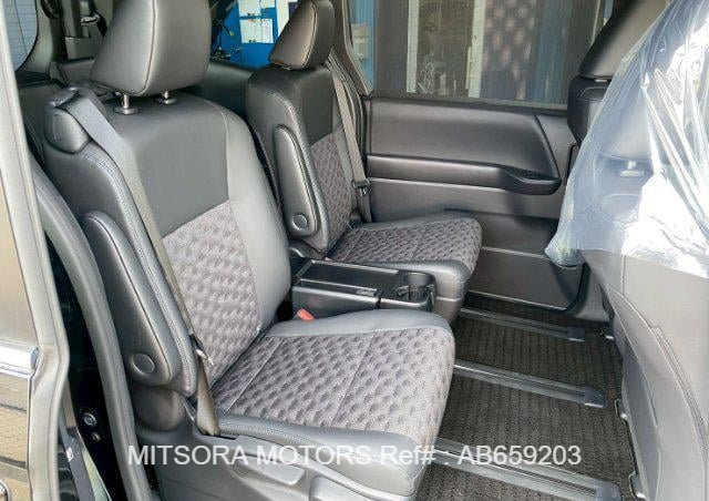 
								2022 TOYOTA VOXY S-Z full									