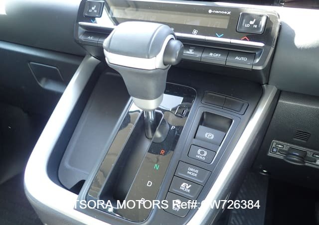 
								2022 TOYOTA NOAH HYBRID G full									