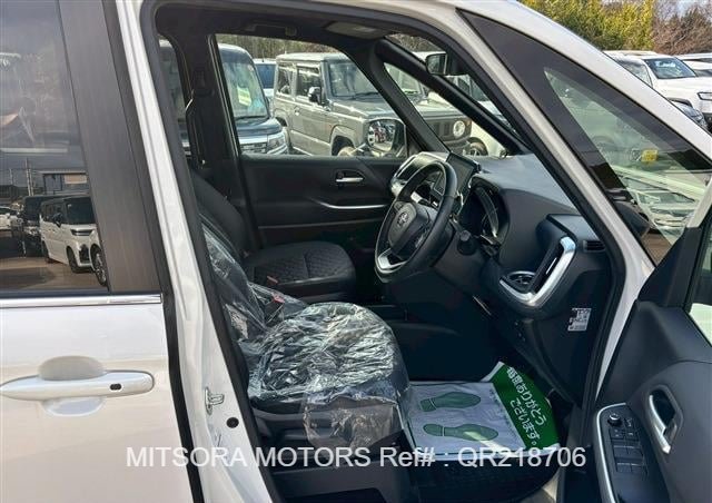 
								2023 TOYOTA VOXY PEARL full									