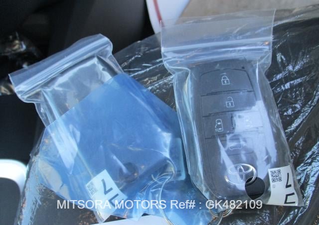 
								2025 TOYOTA VOXY full									