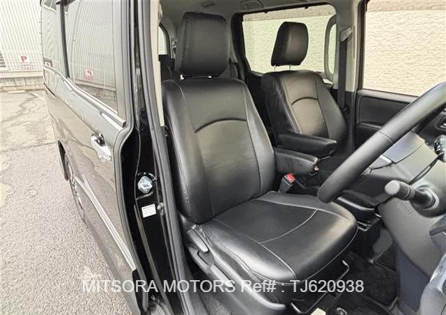 
								2015 TOYOTA VOXY full									