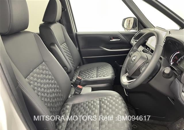 
								2024 TOYOTA VOXY PEARL full									