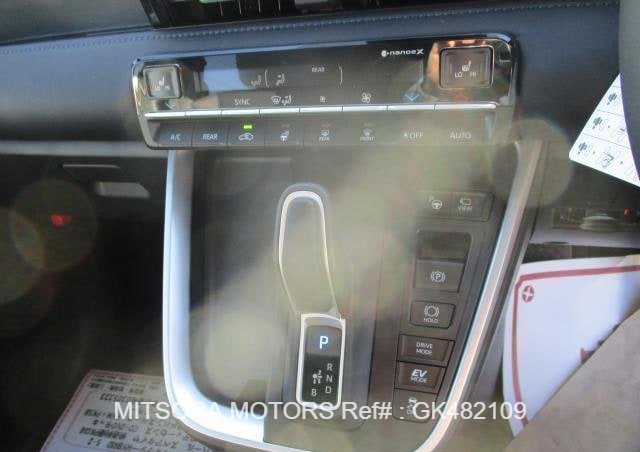 
								2025 TOYOTA VOXY full									