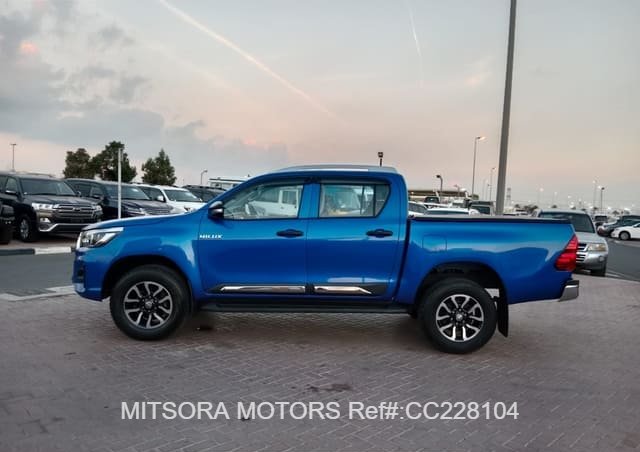 2017 TOYOTA HILUX