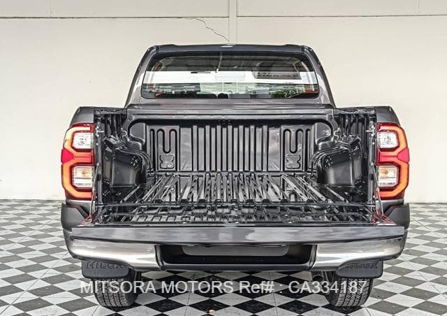
								2025 TOYOTA HILUX 2.8 full									