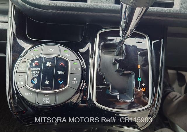 
								2018 TOYOTA NOAH SI full									