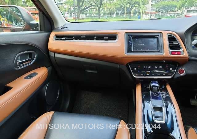 
								2015 HONDA VEZEL full									