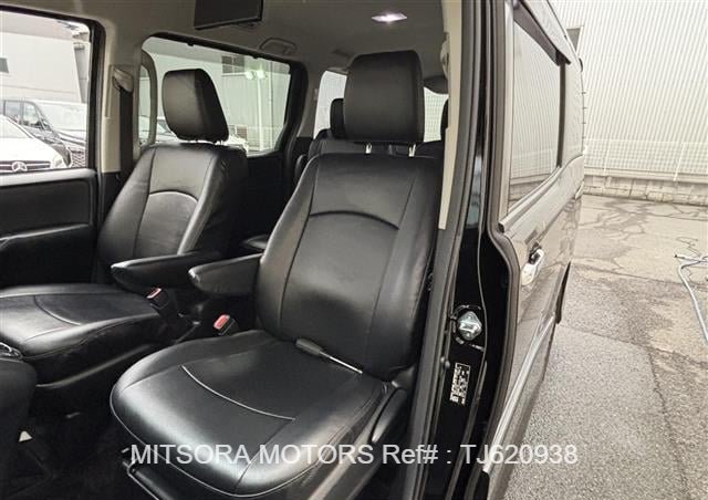 
								2015 TOYOTA VOXY full									