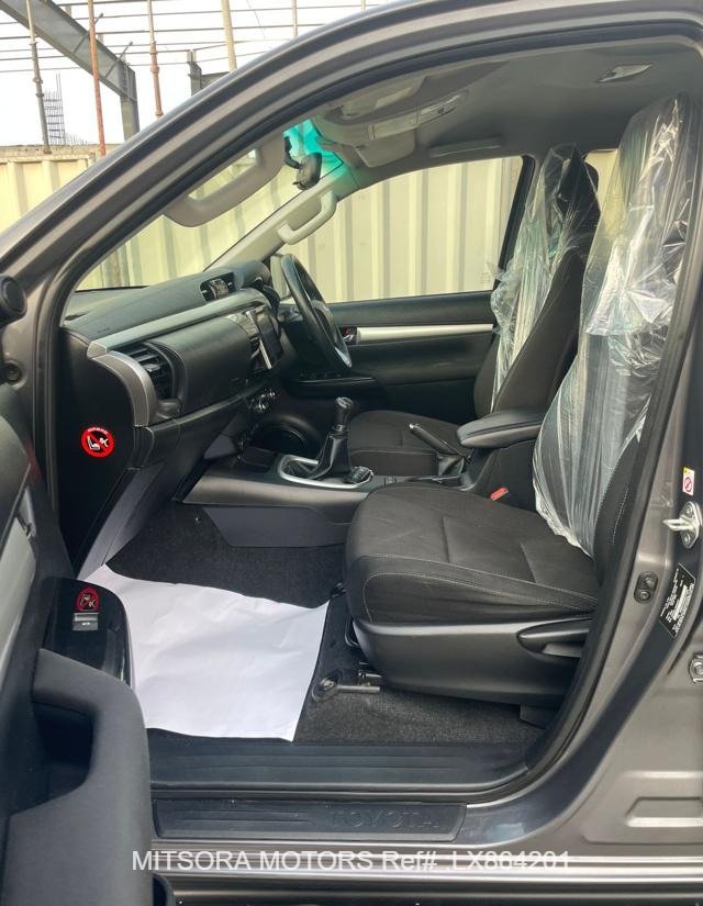 
								2018 TOYOTA HILUX TRUNK COVER full									